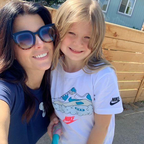 Hello Fellow Posher’s! I’m Jodi & welcome to my closet. - Picture 4 of 6